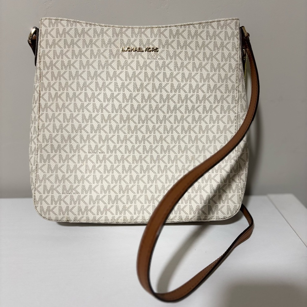 Michael Kors Cream Crossbody Bag with Gold Accents - Picture 7 of 8